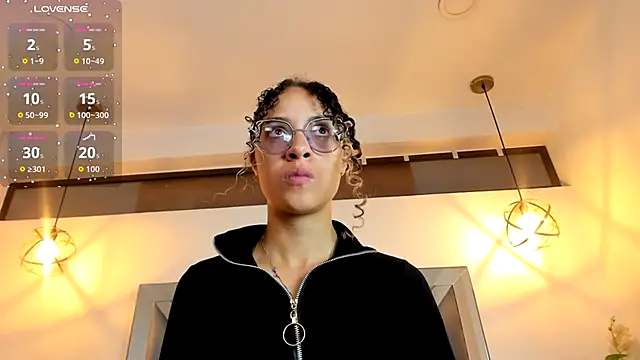 Hanna Cornee  online show from October 20, 2025, 1:44 pm