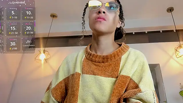 Hanna Cornee  online show from December 15, 2025, 12:11 pm