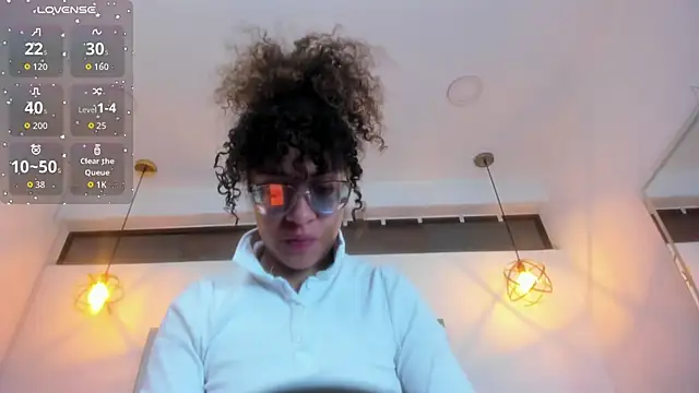 Snapshot of Hanna_Cornee_ chatting on February 15, 2026, 1:32 pm Hanna Cornee online show from February 15, 2026, 1:32 pm