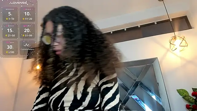 Hanna Cornee  online show from December 1, 2025, 12:28 pm