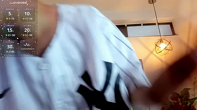 Hanna Cornee  online show from November 1, 2025, 2:11 pm