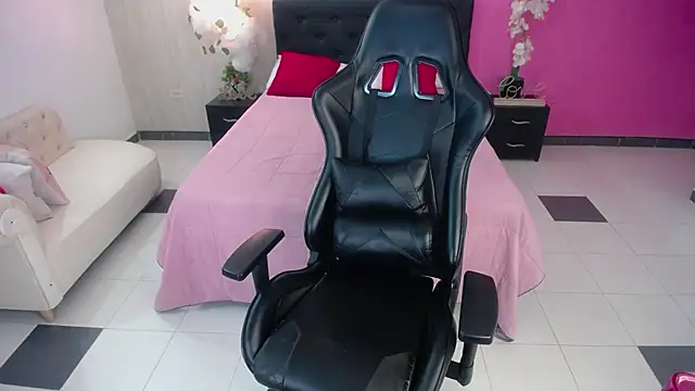 Snapshot of sophia_brunette_ chatting on September 30, 2025, 11:49 am sophia brunette  online show from September 30, 2025, 11:49 am