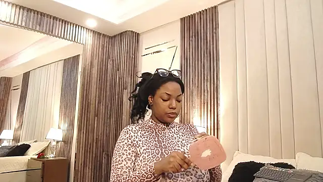 SheilaCoopers  online show from October 24, 2025, 12:26 pm