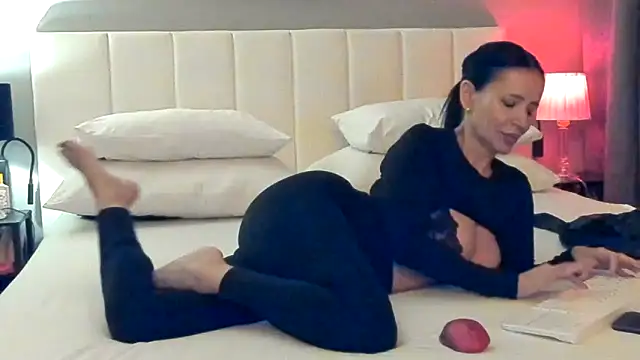 simonacavali online show from November 19, 2025, 5:13 pm