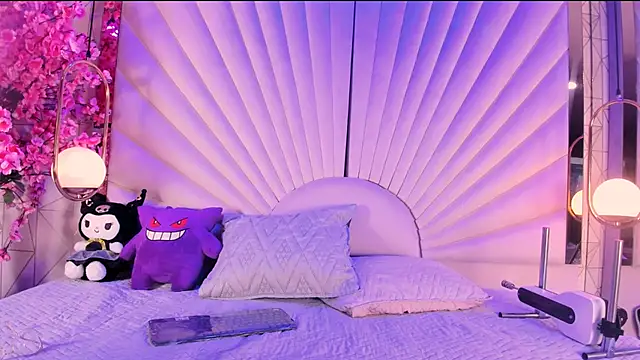 VesperVelvet online show from May 11, 2026, 5:20 am
