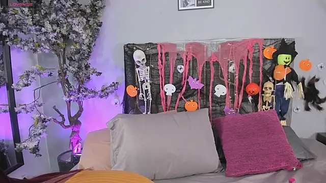 Snapshot of Kaylachannell chatting on October 17, 2025, 3:32 am Kaylachannell online show from October 17, 2025, 3:32 am