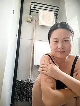 Snapshot of chengcheng12 chatting on October 9, 2025, 12:33 am chengcheng12 online show from October 9, 2025, 12:33 am