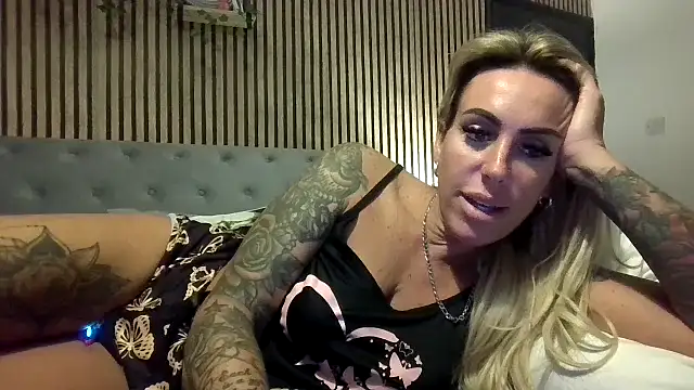 Snapshot of poppyinga1 chatting on September 15, 2025, 2:01 am poppyinga1 online show from September 15, 2025, 2:01 am