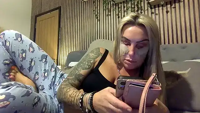 Snapshot of poppyinga1 chatting on February 21, 2026, 10:01 pm poppyinga1 online show from February 21, 2026, 10:01 pm