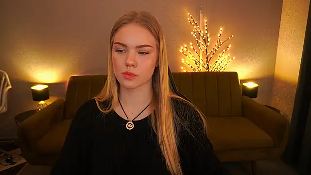 CelesteNoir online show from December 2, 2025, 7:54 am