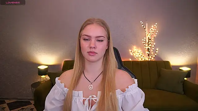 CelesteNoir online show from November 12, 2025, 8:40 am