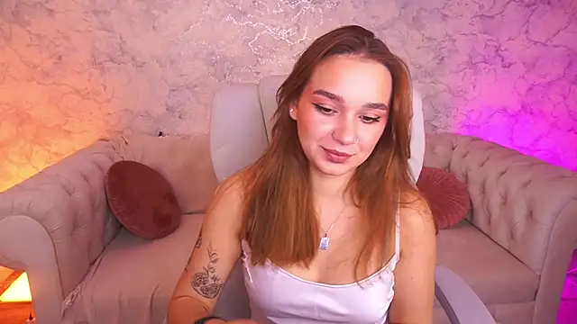 Snapshot of UrMuseOn chatting on November 2, 2025, 7:57 am UrMuseOn online show from November 2, 2025, 7:57 am