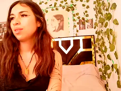 lucywhite13 online show from October 21, 2025, 10:09 pm