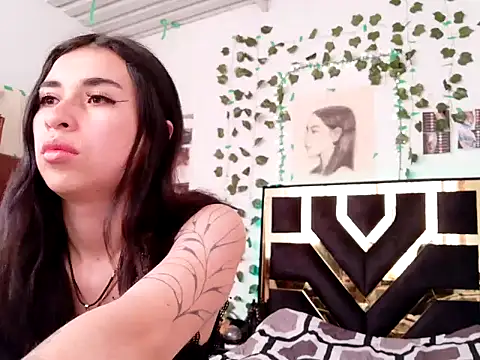 lucywhite13 online show from September 20, 2025, 8:03 pm