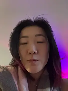 Snapshot of AikoYamada chatting on October 20, 2025, 5:42 am AikoYamada online show from October 20, 2025, 5:42 am