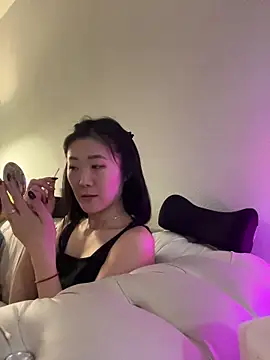 Snapshot of AikoYamada chatting on October 28, 2025, 6:23 am AikoYamada online show from October 28, 2025, 6:23 am