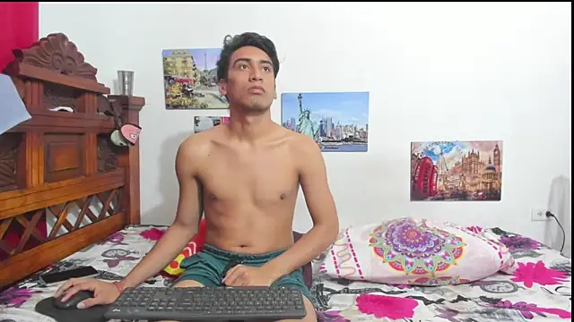 Snapshot of Roxana_Tony chatting on September 19, 2025, 2:04 am Roxana Tony online show from September 19, 2025, 2:04 am