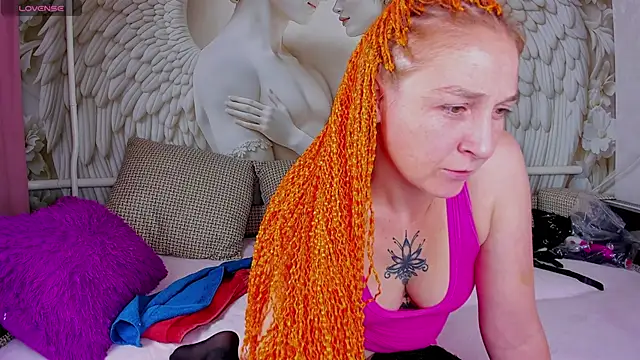 Snapshot of Gerald_and_Kristy chatting on September 29, 2025, 9:38 am Gerald and Kristy online show from September 29, 2025, 9:38 am