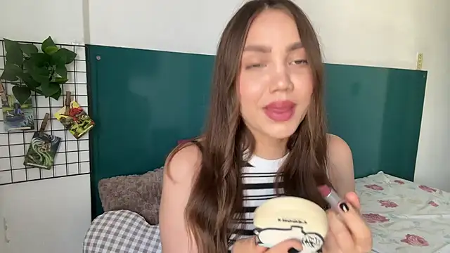 Snapshot of NebulaHaven chatting on October 1, 2025, 4:55 pm NebulaHaven online show from October 1, 2025, 4:55 pm