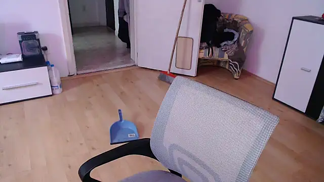 Snapshot of Aliens4twenty chatting on September 25, 2025, 12:11 pm Aliens4twenty online show from September 25, 2025, 12:11 pm