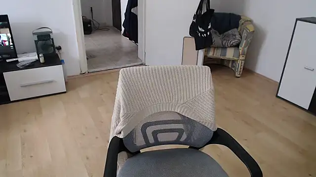 Snapshot of Aliens4twenty chatting on October 9, 2025, 10:27 am Aliens4twenty online show from October 9, 2025, 10:27 am