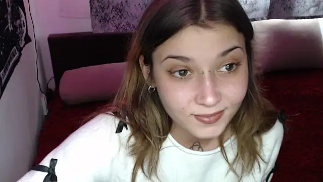 Snapshot of Aliens4twenty chatting on October 17, 2025, 12:07 pm Aliens4twenty online show from October 17, 2025, 12:07 pm