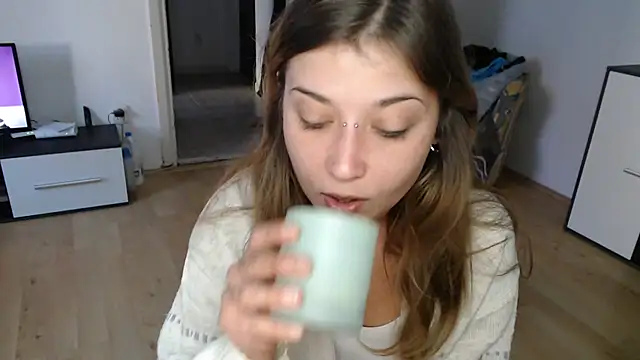 Snapshot of Aliens4twenty chatting on September 18, 2025, 5:32 am Aliens4twenty online show from September 18, 2025, 5:32 am