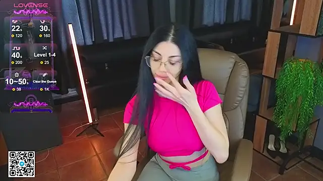 Snapshot of Emmi_Swon chatting on September 14, 2025, 4:35 am Emmi Swon online show from September 14, 2025, 4:35 am