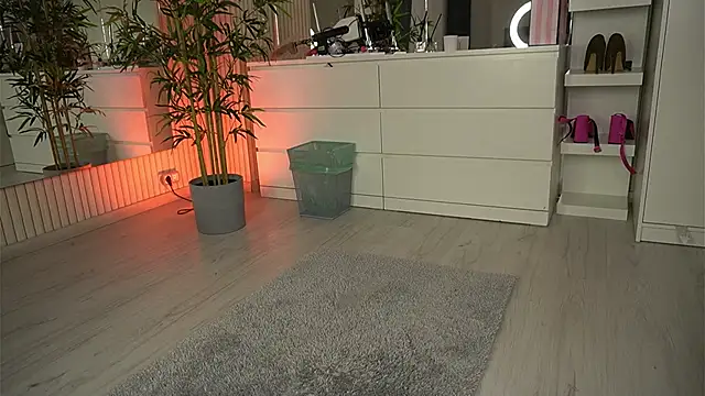 EmmaBlanco online show from April 4, 2026, 4:30 am