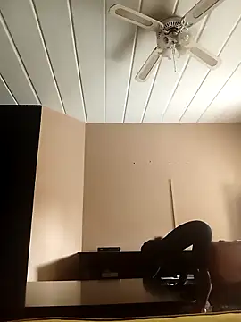 Snapshot of RFeltomWhitJ chatting on October 19, 2025, 9:34 am RFeltomWhitJ online show from October 19, 2025, 9:34 am