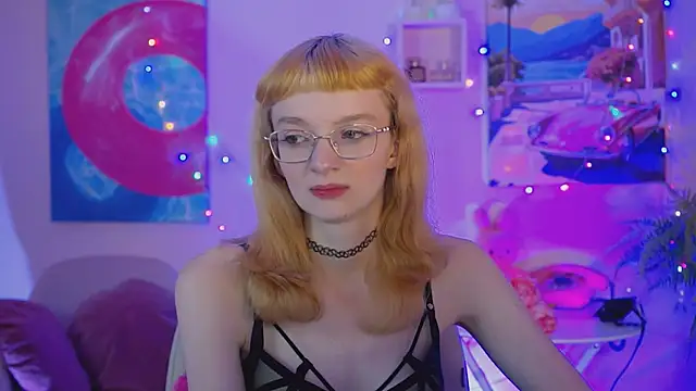 Snapshot of MollyJiggles chatting on October 31, 2025, 1:30 pm MollyJiggles online show from October 31, 2025, 1:30 pm