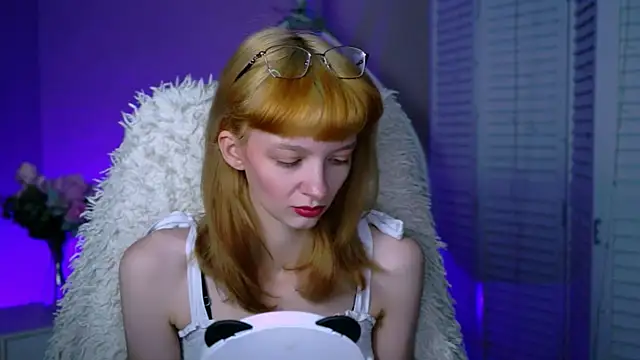 Snapshot of MollyJiggles chatting on October 5, 2025, 12:29 pm MollyJiggles online show from October 5, 2025, 12:29 pm