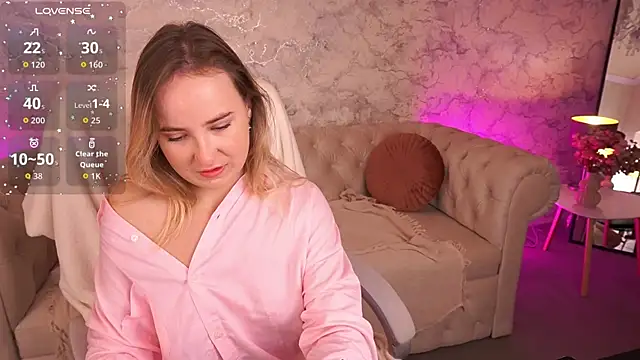 Snapshot of SofieBloom chatting on October 4, 2025, 11:39 pm SofieBloom online show from October 4, 2025, 11:39 pm