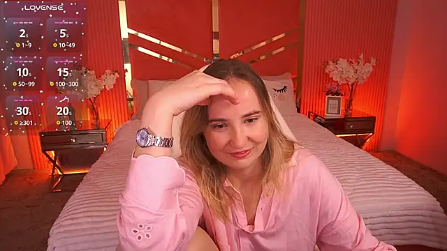 Snapshot of SofieBloom chatting on October 12, 2025, 11:17 pm SofieBloom online show from October 12, 2025, 11:17 pm