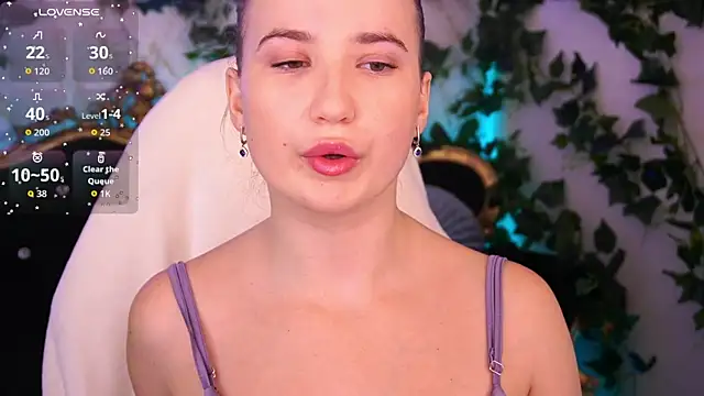 Snapshot of SofieBloom chatting on September 22, 2025, 4:24 pm SofieBloom online show from September 22, 2025, 4:24 pm