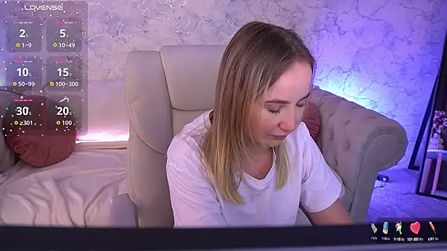 Snapshot of SofieBloom chatting on September 13, 2025, 11:05 pm SofieBloom online show from September 13, 2025, 11:05 pm