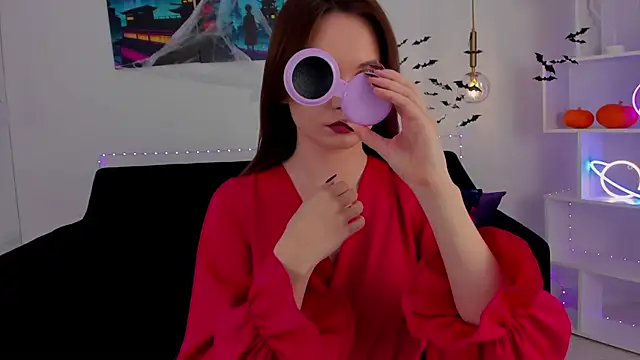 Snapshot of KiraHolli chatting on October 28, 2025, 3:07 am KiraHolli online show from October 28, 2025, 3:07 am