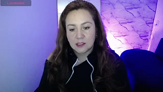 Snapshot of camixxx_m chatting on February 10, 2026, 1:32 pm camixxx m online show from February 10, 2026, 1:32 pm