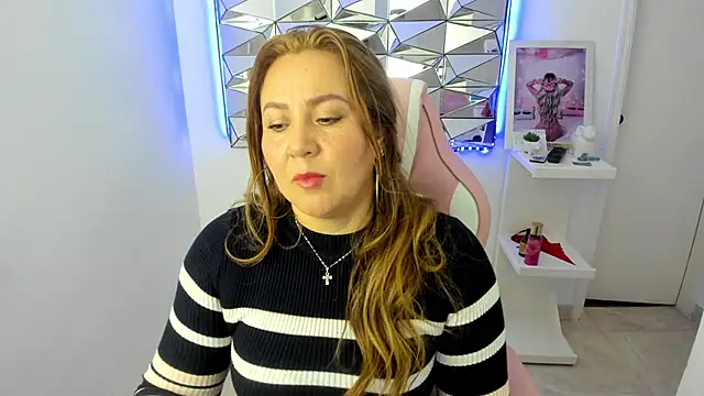 camixxx m online show from December 5, 2025, 12:37 pm