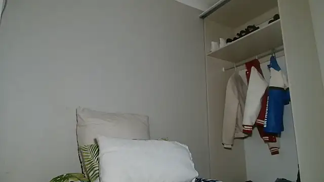 Snapshot of KinkyJ_ chatting on October 1, 2025, 5:17 pm KinkyJ  online show from October 1, 2025, 5:17 pm