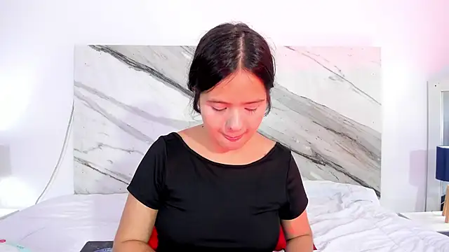 Snapshot of thamiina_ chatting on October 27, 2025, 6:53 pm thamiina online show from October 27, 2025, 6:53 pm