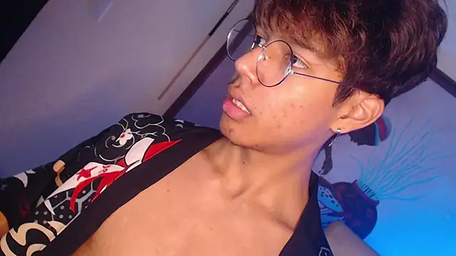 Kaoriimatsuii online show from November 13, 2025, 4:49 am