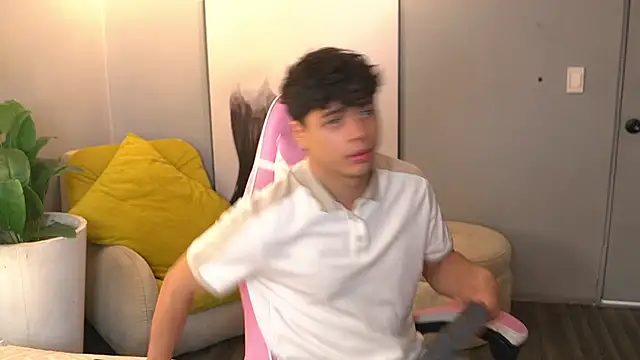 Snapshot of Ethan_occonor chatting on September 18, 2025, 1:14 pm Ethan occonor online show from September 18, 2025, 1:14 pm