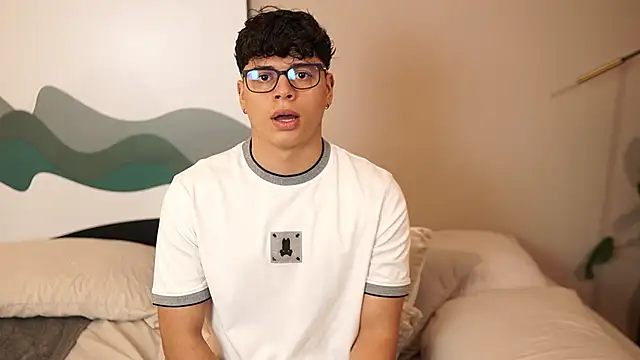 Snapshot of Ethan_occonor chatting on October 15, 2025, 12:13 pm Ethan occonor online show from October 15, 2025, 12:13 pm