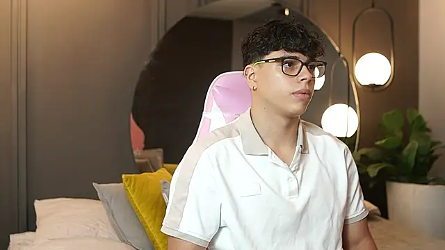 Snapshot of Ethan_occonor chatting on September 30, 2025, 12:55 pm Ethan occonor online show from September 30, 2025, 12:55 pm