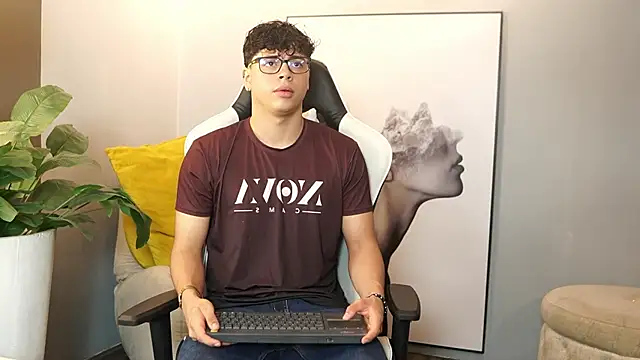 Snapshot of Ethan_occonor chatting on October 3, 2025, 12:39 pm Ethan occonor online show from October 3, 2025, 12:39 pm