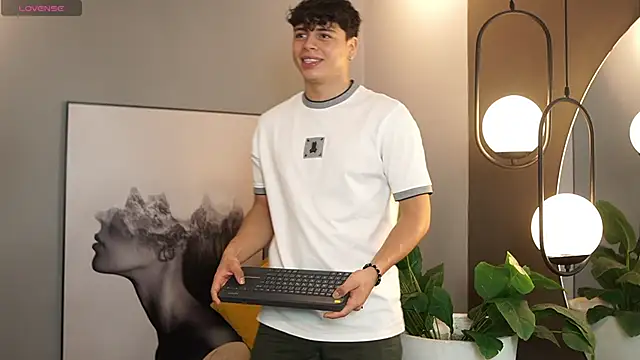 Snapshot of Ethan_occonor chatting on October 21, 2025, 12:15 pm Ethan occonor online show from October 21, 2025, 12:15 pm