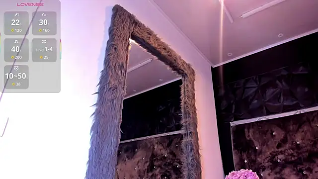 Snapshot of NicolleMonroe_ chatting on September 27, 2025, 2:12 pm NicolleMonroe  online show from September 27, 2025, 2:12 pm