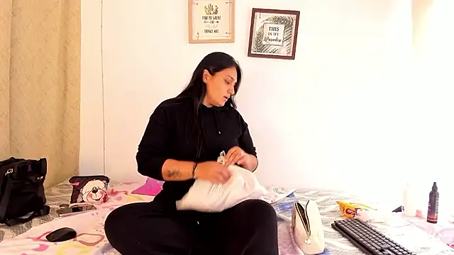 selena jhonson online show from January 8, 2026, 2:01 pm