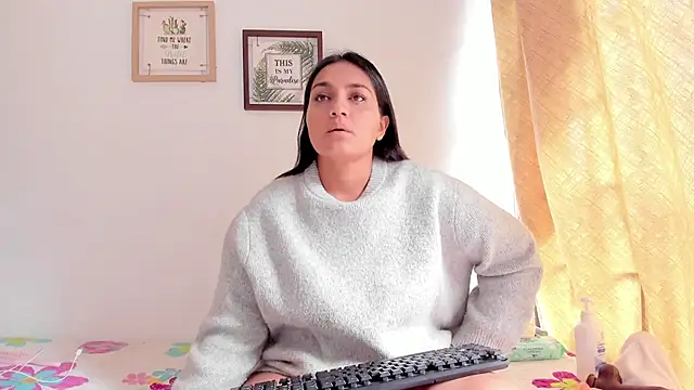 Snapshot of selena_jhonson chatting on September 19, 2025, 1:48 pm selena jhonson online show from September 19, 2025, 1:48 pm